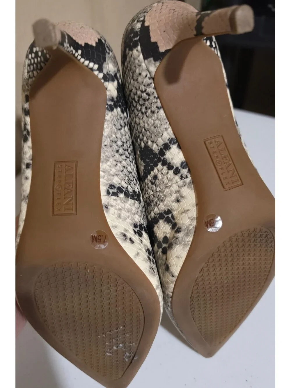 Alfani Women's Snake Print Pointed Toe Pumps Heels Size 7.5M